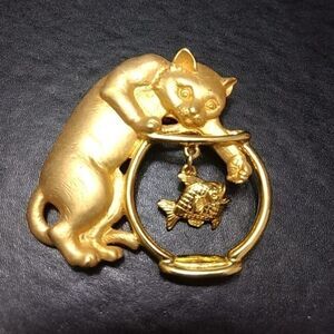 JJ gold tone naughty kitty brooch